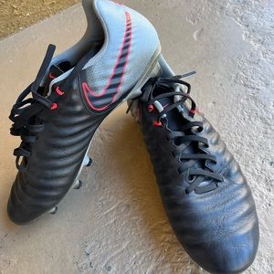 Nike Tiempo soccer cleats lightly worn